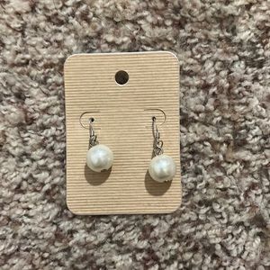 Pearl earring